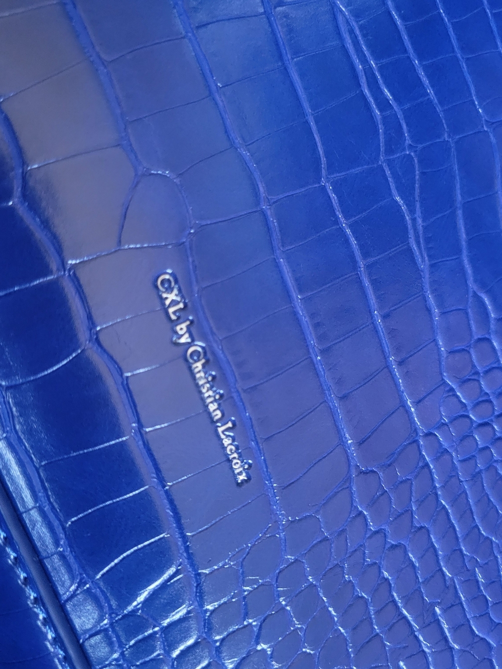 Cobalt blue tote bag with crocodile embossing and logo detail - Picture 5 of 16